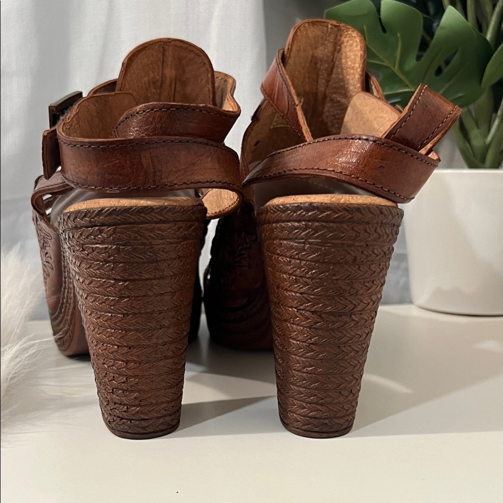 Roper Tan Leather Cut-Out Heels - Picture 6 of 7
